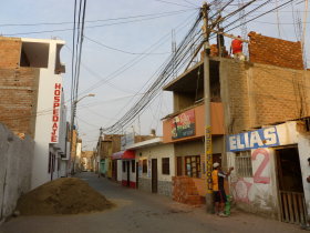 Huanchaco: Peruvian Cabling near our Hostal